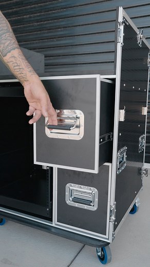 Sound engineers and AV crews — listen up. We at Titan AV know that your mixer isn’t just gear—it’s the heart of the show. That’s why we built the Mixer Workstation Flight Case with 12RU Shockproof Rack & Side Table: your mixer’s new home on tour, in the studio or wherever you set up shop. This heavy‑duty road case handles: ✅ compact digital/analog mixers like the Allen & Heath SQ5, Behringer X32 Compact, Midas M32R ✅ shock‑mounted 12RU rack to keep delicate gear safe on the move ✅ dual drawers f
