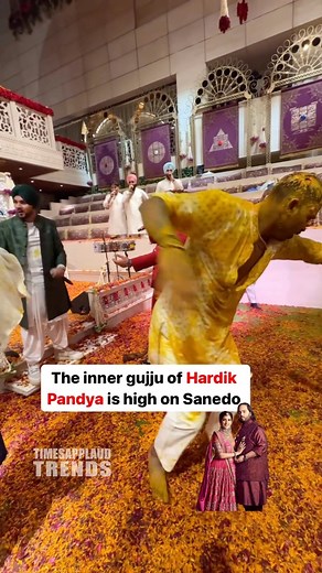 Strong urge to dance on “Sanedo” The way Hardik is dancing 🤩 Energy we can feel through screens 🤯 | Timesapplaud Trends