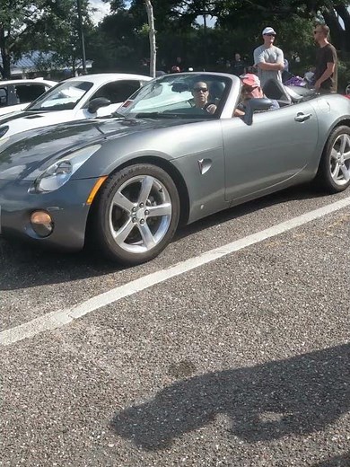 Curvalicious! 2007 Pontiac Solstice GM Roadster in Sly Gray Heads East