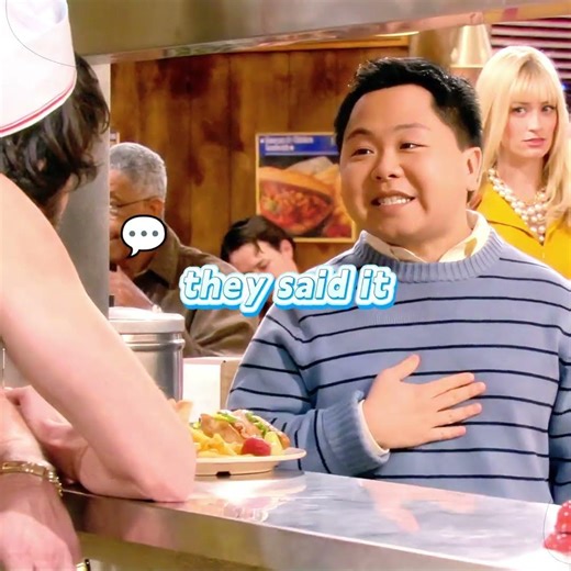 Han roasts Oleg’s smell 🗣️🤢 Too much body odor alert #2BrokeGirls #FunnyMoments #TVComedy #DinerL
