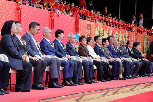 【欢乐春节】2026农历新年花车汇演精彩上演 首办无人机烟花汇演 展现澳门文旅创新实力