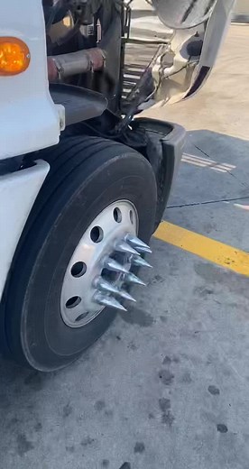 Quick Fix for Seized AC Clutch in Freightliner Cascadia | Truck Maintenance Tips