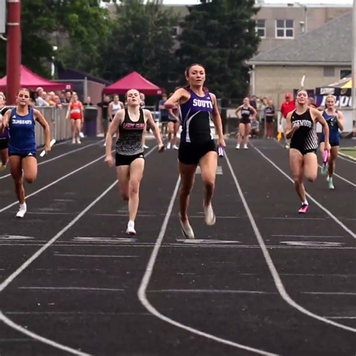 Bloomington South girls 4x100 regional champs and new meet record 47.85! #trackandfield #4x100m