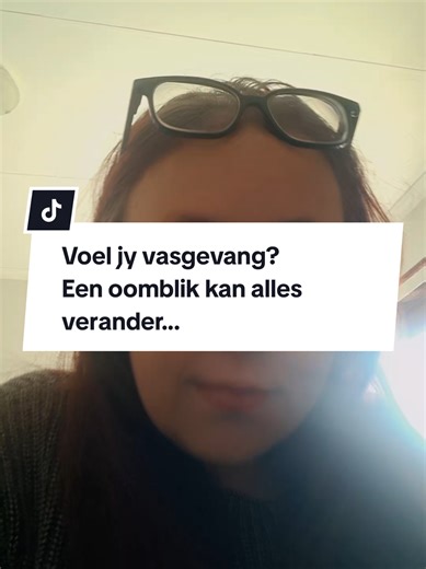 Vir die mamma wat voel sy staan stil, moeg en vasgevang… 💛 Dis nie jou skuld nie – soms voel dit net so. Maar ’n klein dapper oomblik kan jou perspektief verander. 🌿