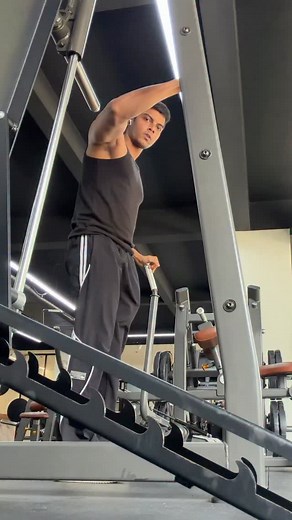 Lean protein sources (high bioavailability, low calories per 100 g): 1. Egg whites – 11 g protein, 52 cal 2. Chicken breast (skinless) – 31 g protein, 165 cal 3. White fish (cod, tilapia, haddock) – 20–24 g protein, 90–110 cal 4. Prawns / shrimp – 24 g protein, 99 cal 5. Low-fat Greek yogurt – 10 g protein, 59 cal 6. Low-fat cottage cheese (paneer) – 18 g protein, 120 cal 7. Tofu (firm) – 15 g protein, 120 cal 8. Tempeh – 19 g protein, 195 cal 9. Seitan – 25 g protein, 140 cal 10. Lentils (cooke