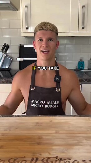 Adapted Cucumber Beef Salad Ingredients: 1 Whole Cucumber 2 Tbsp - 0% Greek Yoghurt 10g Jalapeños 10g Sriracha 15ml Soy Sauce 100g 5% Lean Cooked Mince 1/4 Red Onion Add Seasonings Calories - 285 Carbs: 26g Fat: 5g Protein: 33g Let me know if you try mine or the original Credit to @davefellfitness for the original Comment “ CUCUMBER “ and I’ll send over my fat loss meals cheat sheet! Follow for more! | gymtrav