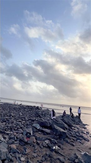 Dahanu Beach in Monsoon 🌊☁️ | Peaceful Rocky Shore & Beautiful Sky | Maharashtra Shorts #shorts