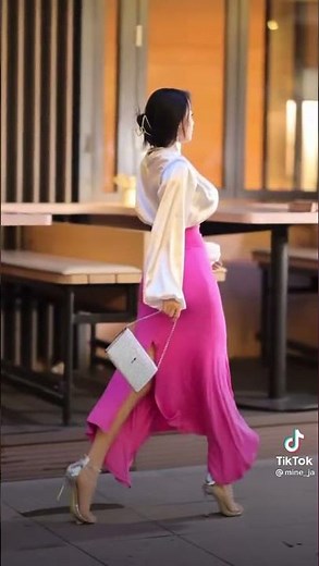 Pretty hot girls walking down the street | bouncing boom #streetwalk #悦街拍 #tiktok