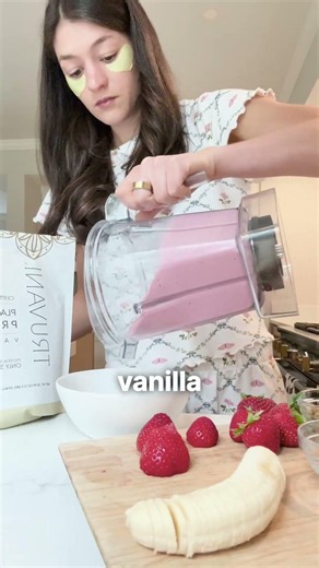 Let's Make a High Protein Smoothie Bowl #shorts