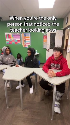 #funny #viral #fyp #stupid @E #schoolfunnymoments | funny