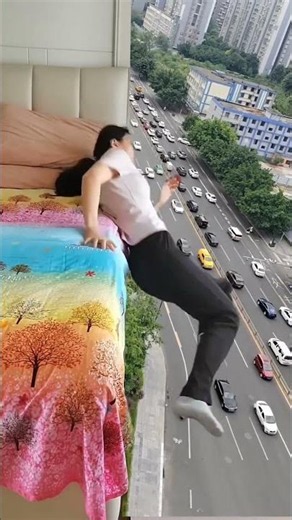Mama, De Ce Este Acolo O Autostrada Sub Patul Meu!
