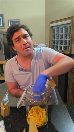 🥭 What One Bite of an Ataulfo Mango Does ⚡ Instant natural energy 🛡️ Vitamin C A for immunity & skin 🌿 Digestive enzymes that get to work right away But eating Ataulfo mangos every day brings even more: 💛 Smoother digestion 🦠 Better gut health 💪 Stronger immunity 🌞 Brighter, healthier skin 🔥 Clean, steady energy One bite gives you a lift. Every day makes it a habit your body feels. #RAFood956 #AtaulfoMango #freezeDriedFruit #mangobenefits #healthysnacking | RA Food