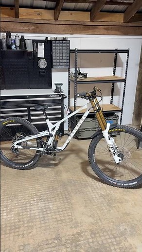 Commencal Supreme DH V5 - The Fastest DH Bike? #mtb #downhill #mountainbike