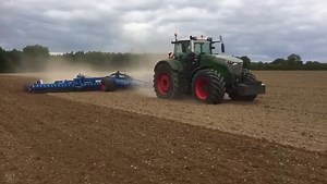 Ein #Fendt 1050 mit 12m #Lemken Gigant Heliodor, danke an Thomas Roger für das #HandyVideo per Nachricht. | profi