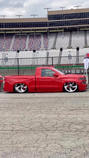 I’ll never understand why red always looks so good, but maybe it’s best left a mystery 😮‍💨 Idk which one I like more tho, which would you take home 🔥🥵 #streettrucks | Street Trucks