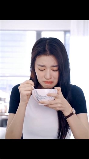 She can't decide what to do about him, just swallows her tears with porridge 😭 #yangyang #wangchuran