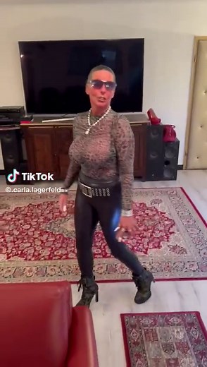 #carlalagerfeld #iloveyoucarlalagerfeld #fyp #queen #trending #grussqueencarla #happy #life #viralvideo #foryou #