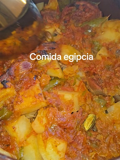 Musaka egipcia casera: receta con canela, cardamomo y bechamel de pasta