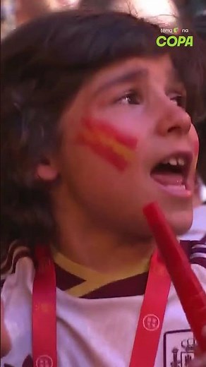 Cucurella canta em festa da Espanha música viral criada por torcedores com provocação a Haaland