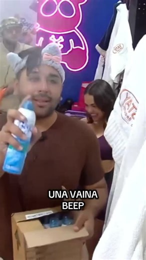 PARKING DE YEN VIDEO on Instagram: "Pa esos frenes que necesitan si o si Beep pa cuando salen del baño jajajajajaj😂🎬"