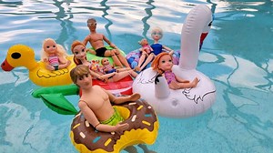 Family pool time ! Elsa & Anna toddlers – floaties – water fun – Barbie