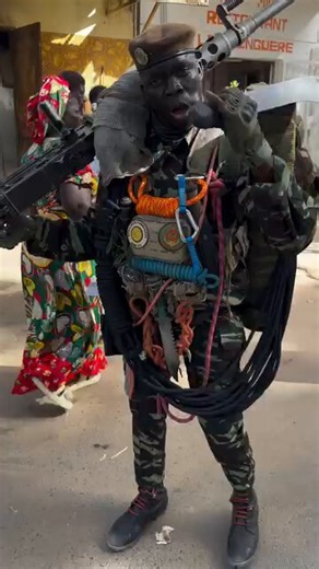 My just deceased grandpa fought during the Nigeria Civil War, he said when they left Lagos Via Calabar by sea to face the Biafran Forces there was this particular comrade who had a Tortoise on his neck, he said when the first shot was fired from the Biafran troops, the guy with the Tortoise was the first person that kpaied among them, Baba said he just removed the Bante he had around his waist