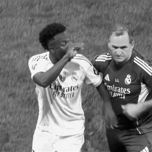 لقطات فينيسيوس ضد برشلونة في clásico