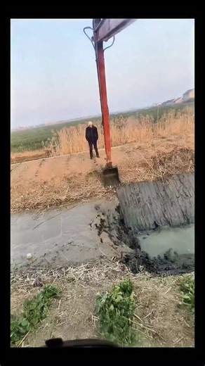 Real Engineerings | Engineering & Technology & Gadgets & DIY | Ditch Cleaning Mastery: Restoring the Flow! 🚜💧 ​Keeping water flowing is just as important as digging the hole! Watch this satisfying... | Instagram