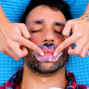 Boyfriend got a beauty treatment from his girlfriend! | 5-Minute Crafts Play