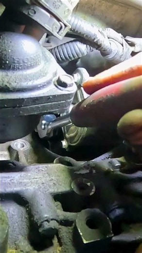 Mechanic Fixes Starter Motor: Easy Wire Disconnect & Bolt Loosen! #shorts