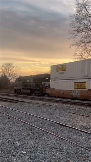 NS Intermodal #railroading #train #norfolksouthern