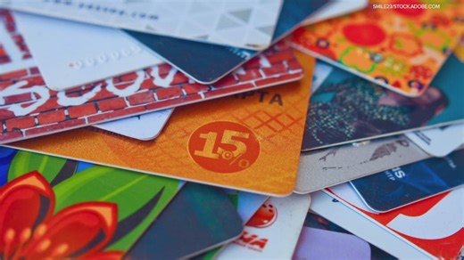 How to take advantage of gift card discounts around the holidays