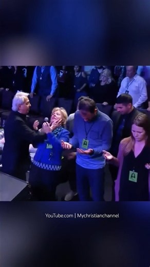 The sweet presence of the holy spirit pastor benny hinn #divineencounter #bennyhinn