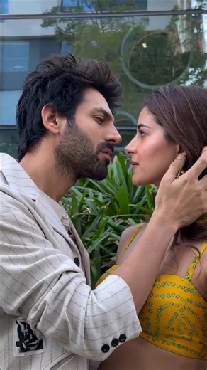 SIZZLING CHEMISTRY 🔥#kartikaaryan #ananyapanday #shorts #viral