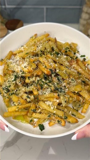 viral garlic parmesan fries recipe 🍟#fries #recipe #food #shorts #easyrecipe #airfryer #snacks