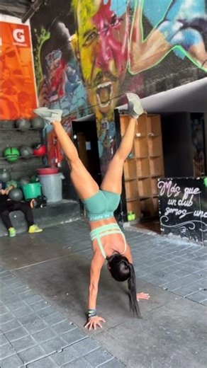 CrossFit Handstand Walk