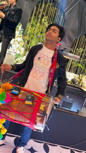 💫Lucky_dhol_beats🔥 on Instagram: "Ab English pe bhe mera Dhol baje ga 🔥✌️ #dilgitdosanjh #bollywood #livemusic #teddysphotos #trending #reels #viral #acotar #bouquet #lifeisgood #luxury 5"