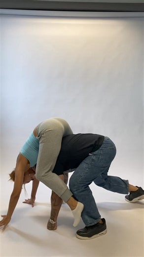 Torstaijumpan aika! Arkistojen kätköistä löytyi julkaisematon jumppa. 👯‍♂️ Mitä veikkaat, miksi tämä on jäänyt julkaisematta? 😂 #radionovaniltapäivä #challenge #jumppavideo #acrobatics #torstai #jumppa | Radio Novan Iltapäivä