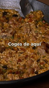 👇🏻 Receta completa en la descripción Paella de cualquier cosa 🔥🥘✨ 🎥 Receta completa, con todos los pasos y detalles este sábado las 13:30 en @ten_tv, y en nuestro canal de YouTube: www.youtube.com/@hermanostorrestv Link en la bio 🔗�� Ingredientes (3 raciones) 🍚 300 g de arroz bomba 💧 900 ml de agua 🧵 8-10 hebras de azafrán 🌭 4 salchichas 🐖 150 g de costilla de cerdo troceada 🌶️ 1 trozo de chorizo 🧅 1 cebolla 🧄 2 dientes de ajo 🍅 3 tomates maduros 🫑 ½ pimiento verde 🫑 ½ pimiento 