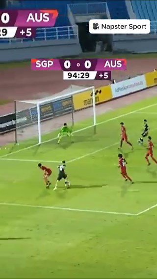 The Joeys win it with the last kick! WHAT A MOMENT for 16-year-old Luke Becvinovski 🇦🇺⚽️🙌After winning their opening match of the ASEAN U17 Boys Championship 12-0, Australia were pushed all the way by Singapore.Then, they produced this in the 95th minute to steal all three points! Some assist from Sydney FC's Josef Sikora too.🎥 Napster Sport