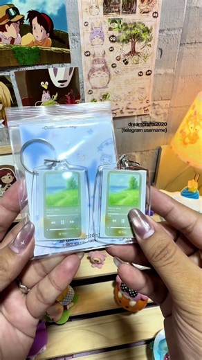 Keyc​hain လေးတွေက အခု ၅၀ အထက်ဆိုရင် နောက်ခံ card ပြားလေးတွေပါ ကိုယ်ပိုင် design နဲ့ ထုတ်ပေးပါတယ်ရှင့် #fypシ゚viral #printing #customizedgifts #keychain #photokeychain