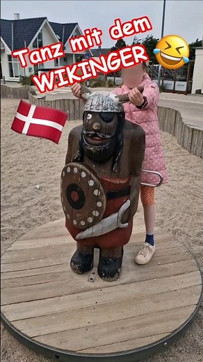 🤣 Tanz mit dem WIKINGER 😍 🇩🇰 Spielplatz Dänemark 🇩🇰 Vejers Strand 🐚 Nordsee #shorts #dk #auswandern