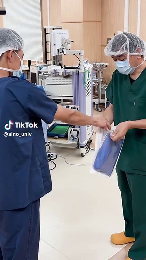 臨床工学科: 手術室入室のNGガウンテクニック解説