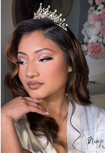 Full glam is back with a twist ✨ in 2026, we’re blending it with clean-girl skin for the perfect balance. This look features a bold cut crease with glitter, a full-coverage base and concealer—paired with luminous, radiant skin that looks healthy, glowing, and flawless in real life and on camera. This style is ideal for bridal and quinceañera glam—it translates beautifully in photos, never looks heavy, and keeps the skin looking elevated, soft, and timeless. Full glam with radiant skin will alway