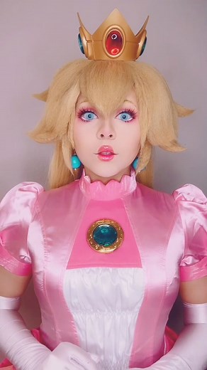 Valentine's Day Cosplay: Princess Peach and Mario Adventures