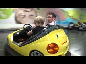 Oblíbená atrakce - autíčka pro děti.