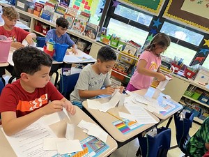 Babylon Grade Schoolers Learn the Scientific Method