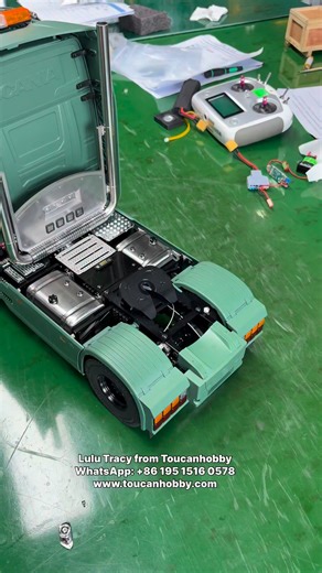 Up close details of the 1/14 scale MD 4x4 tractor truck ! The green color is literal perfection! #Rc #Toucanhobby #rcmodel #scania #tractor #truck #lulu #rcchick #custom | Lulu Tracy