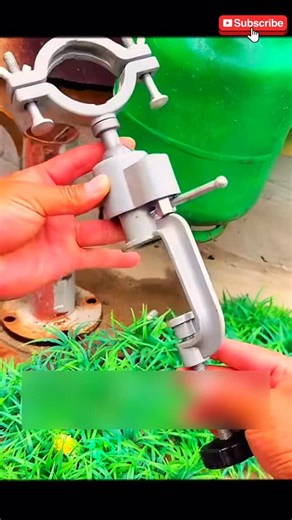 Szlifierka jak stacja robocza w sekundę! 😱 Genialny chiński uchwyt, który trzyma mocniej niż imadło. #dc #dlaciebie | DappexTeam