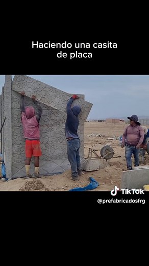 Haciendo una casa prefabricada de concreto🫡 #trabajo #casa #plaqueta #prefabricadosfrg #condominio #cañete #lima #chincha #cercos #lote #cercos #inmuebles #terreno #albañil #construction